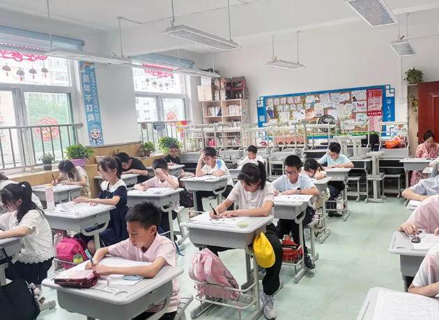 幼儿园以生活化游戏化课程为中心建立角色扮演